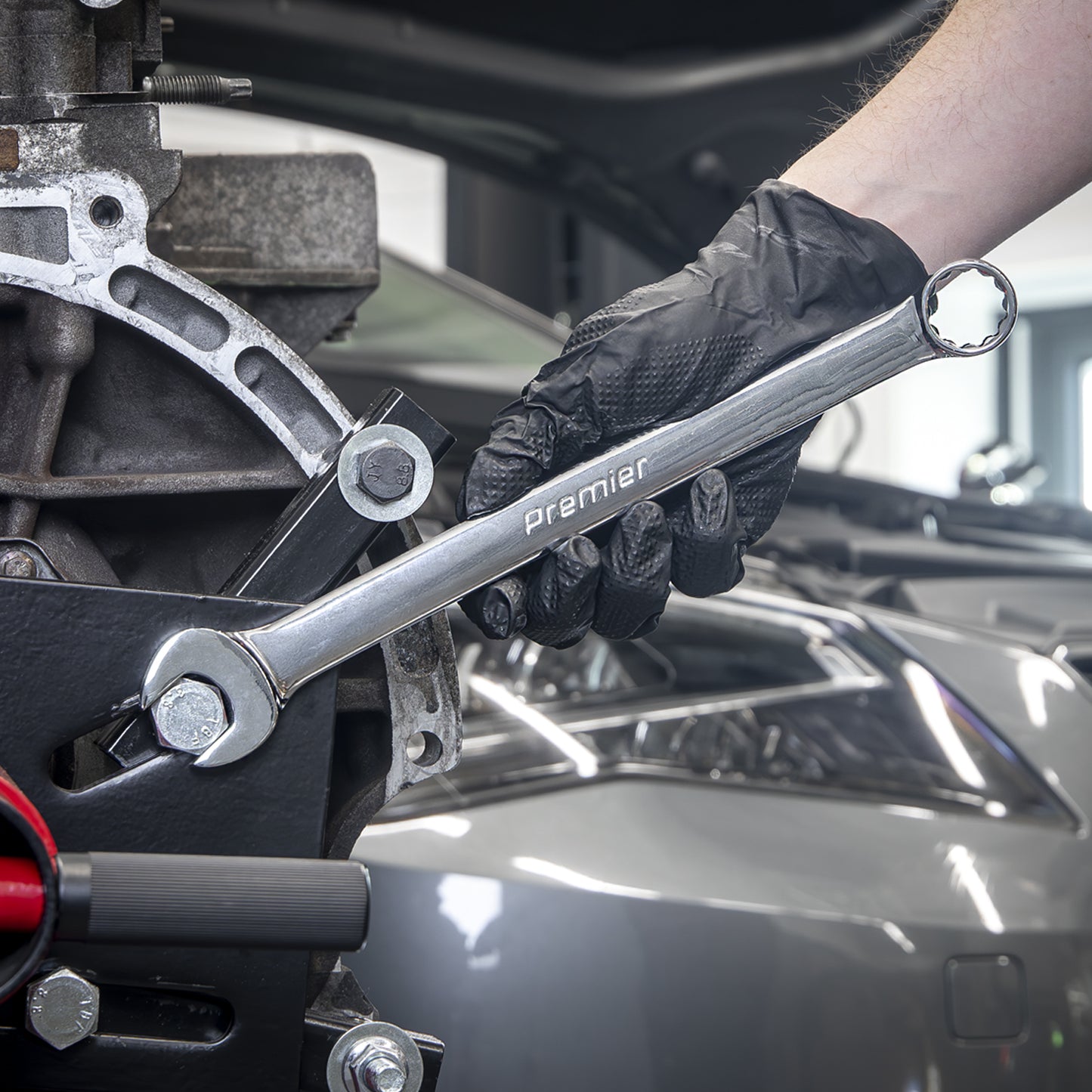 AK6082-spanner-set-in-use