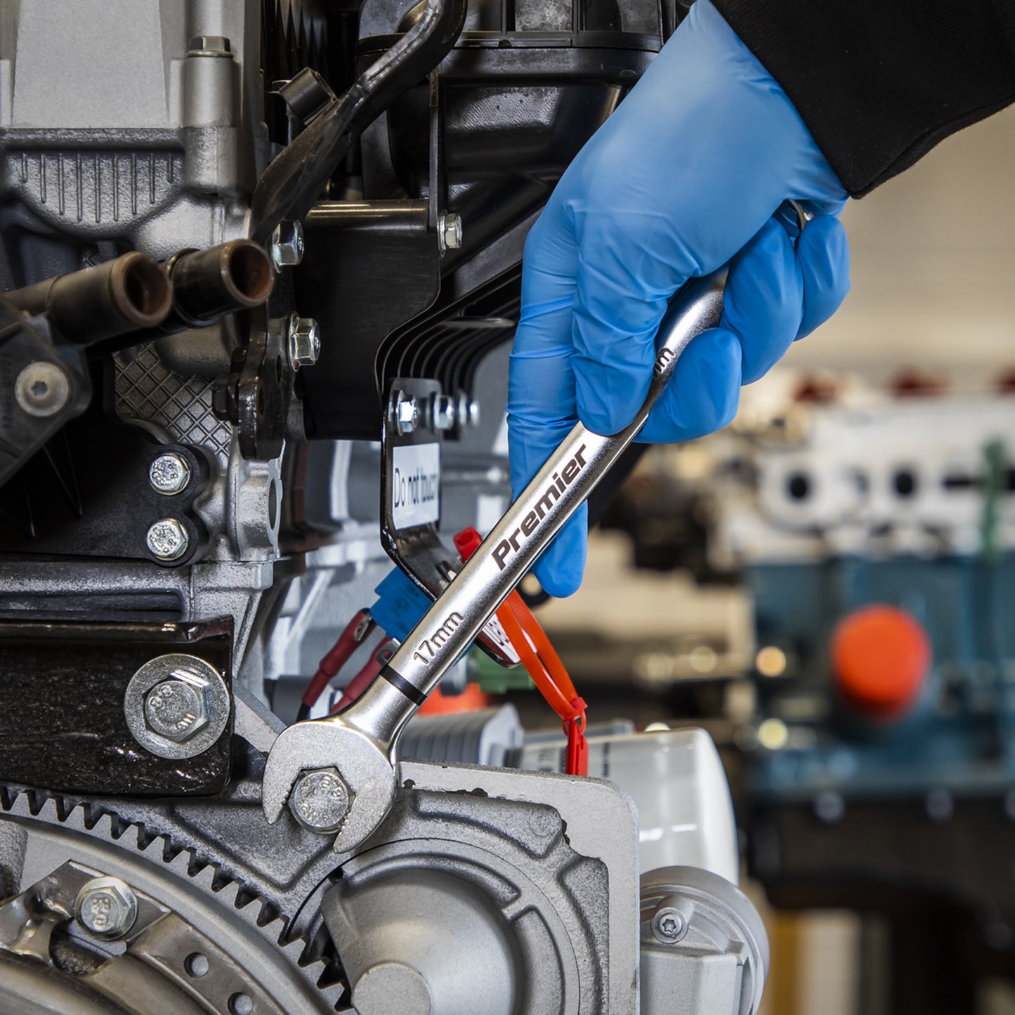 AK63950-spanner-in-use