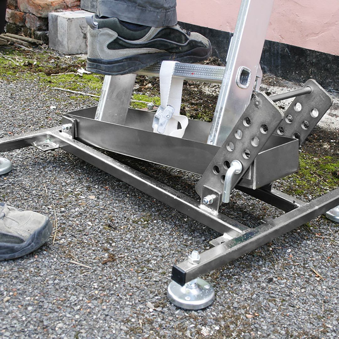 ladder stabiliser in action LAD001