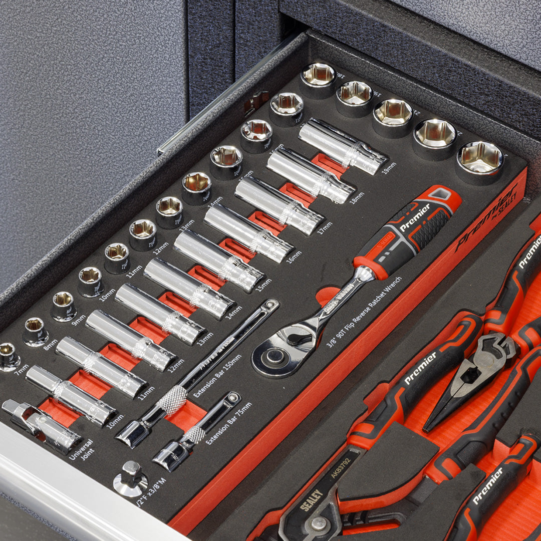 Premier Socket Set with Tool Tray 3-8"Sq Drive 32pc in a tray